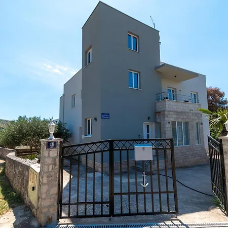 Rooftop Valerija Apartamento Trogir